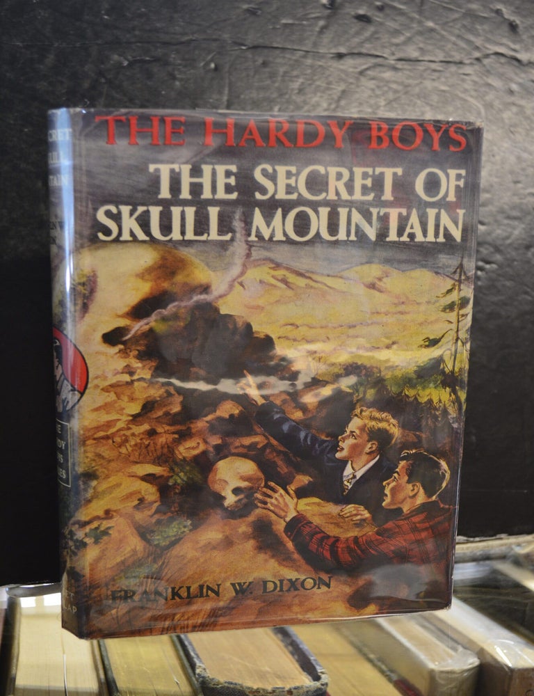 Item #78360 The Hardy Boys #27: The Secret of Skull Mountain. Franklin W. Dixon.