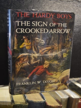 The Hardy Boys #28: The Sign of the Crooked Arrow